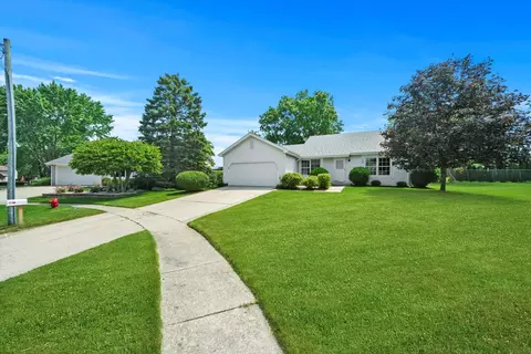 Exterior - 3609 W Bradley Ct, Mchenry, IL 60050 photo 3 of 8
