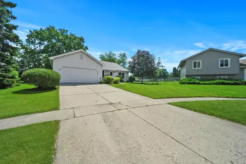 Exterior - 3609 W Bradley Ct, Mchenry, IL 60050 photo 8 of 8