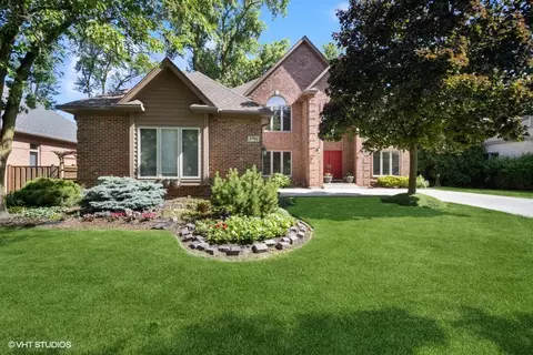 3790 Timbers Edge Ln, Glenview, IL 60025