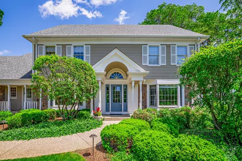 9 Blanchard Cir, South Barrington, IL 60010
