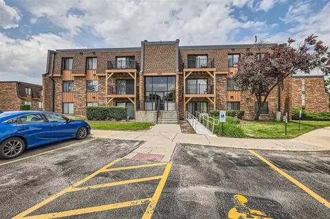 733 Limerick Ln #1B, Schaumburg, IL 60193
