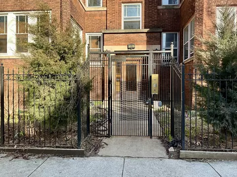 7637 N Bosworth Ave #3N, Chicago, IL 60626