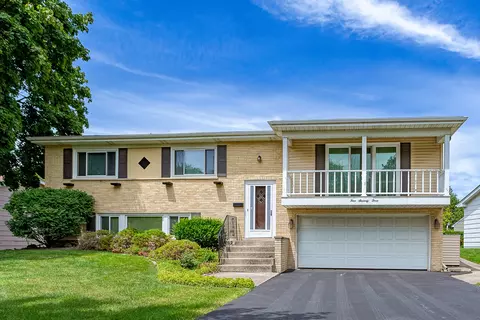 473 N 6th Ave, Addison, IL 60101