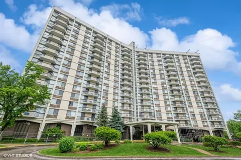 40 N Tower Rd #16K, Oak Brook, IL 60523