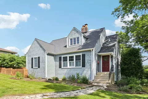850 Hillside Ave, Glen Ellyn, IL 60137