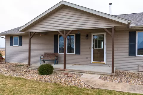 896 County Road 2250 East Rd, Secor, IL 61771