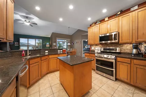 2516 Eisenhower Blvd, Mchenry, IL 60051 photo 10