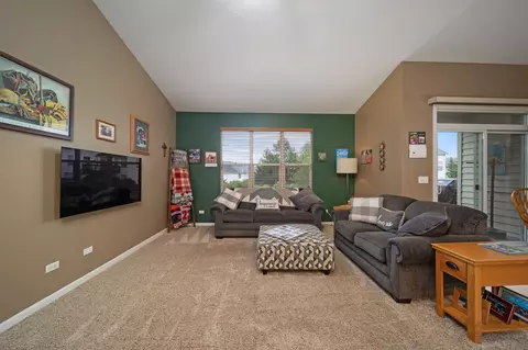2516 Eisenhower Blvd, Mchenry, IL 60051 photo 8