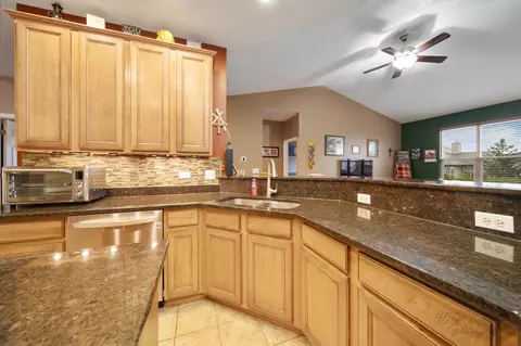 2516 Eisenhower Blvd, Mchenry, IL 60051 photo 12