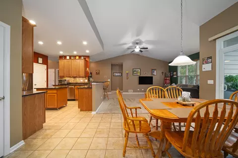2516 Eisenhower Blvd, Mchenry, IL 60051 photo 9