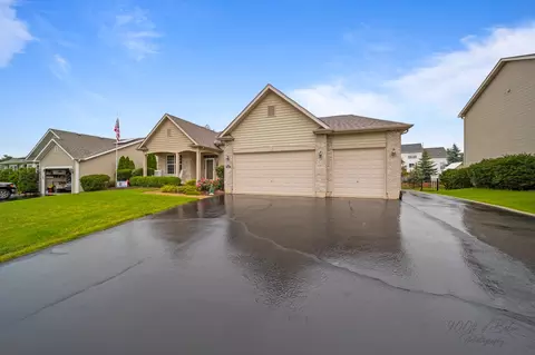 2516 Eisenhower Blvd, Mchenry, IL 60051 photo 2