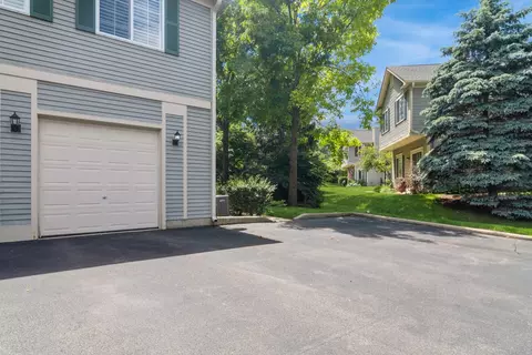 268 Windsor Ct #D, South Elgin, IL 60177
