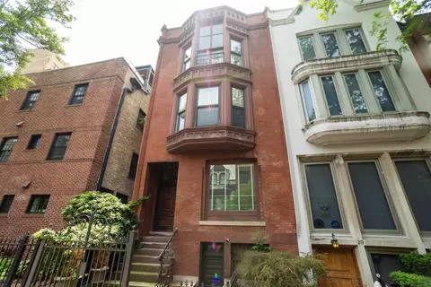 31 E Scott St, Chicago, IL 60610 photo 2