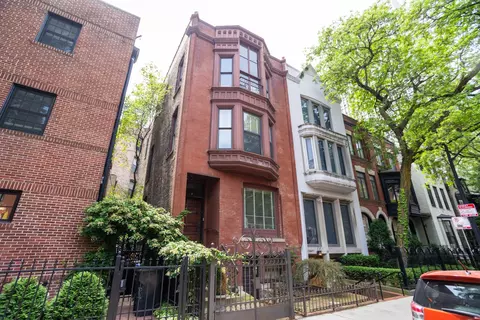 31 E Scott St, Chicago, IL 60610