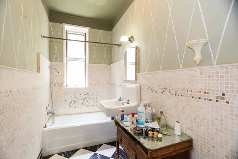 31 E Scott St, Chicago, IL 60610 photo 14