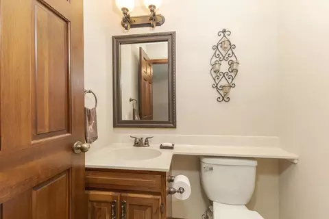 Bath - 905 Rhymer Dr, Normal, IL 61761 photo 3 of 4