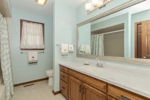 Bath - 905 Rhymer Dr, Normal, IL 61761 photo 2 of 4