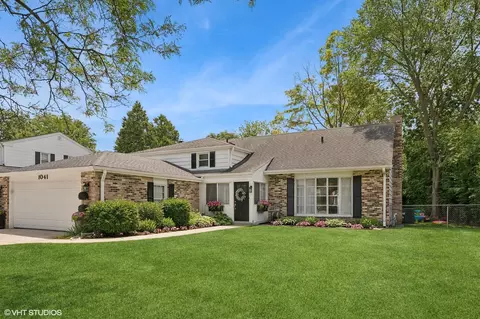 1041 Tamarack Ln, Libertyville, IL 60048