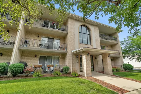 6659 W 64th Pl #206, Chicago, IL 60638