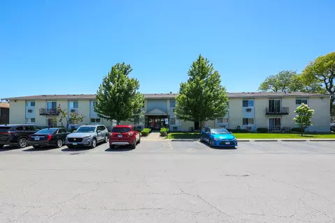 8812 Jody Ln #1B, Des Plaines, IL 60016