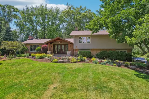 5 James Dr, Hawthorn Woods, IL 60047