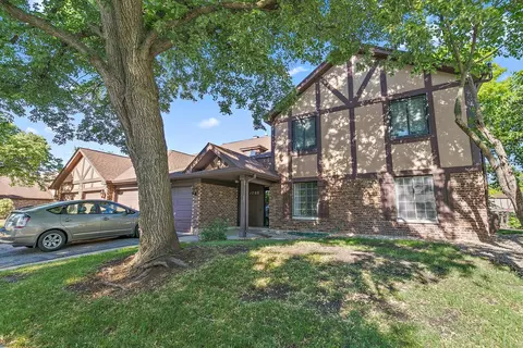 1708 Lakecliffe Dr #D, Wheaton, IL 60187