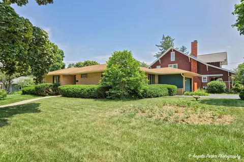 304 Dacy St, Woodstock, IL 60098