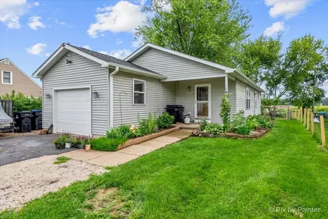 6907 Seminole Dr, Wonder Lake, IL 60097