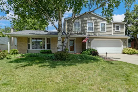 917 Iroquois Ave, Naperville, IL 60563