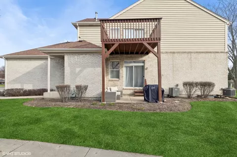 Exterior - 2160 Glacier Ct, Algonquin, IL 60102 photo 2 of 2