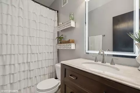 Bath - 2160 Glacier Ct, Algonquin, IL 60102 photo 2 of 2