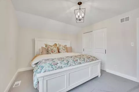 Bedroom - 812 Silver Glen Rd, Mchenry, IL 60050 photo 6 of 7