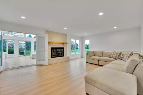 Living - 812 Silver Glen Rd, Mchenry, IL 60050 photo 1 of 3