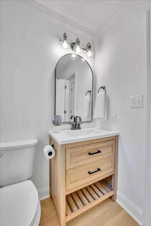 Bath - 812 Silver Glen Rd, Mchenry, IL 60050 photo 2 of 5