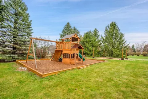 Exterior - 812 Silver Glen Rd, Mchenry, IL 60050 photo 5 of 6