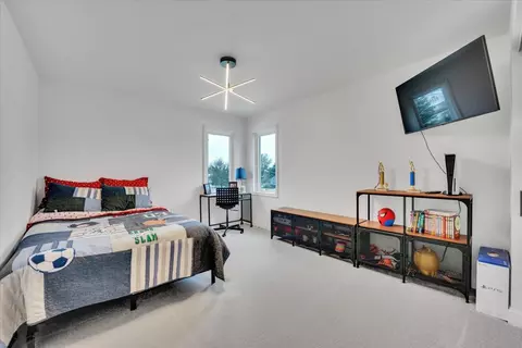 Bedroom - 812 Silver Glen Rd, Mchenry, IL 60050 photo 1 of 7
