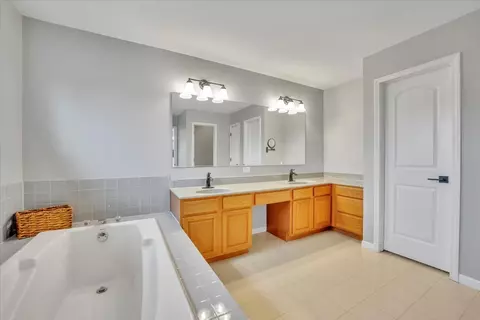 Bath - 812 Silver Glen Rd, Mchenry, IL 60050 photo 3 of 5