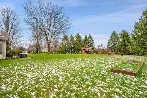 Exterior - 812 Silver Glen Rd, Mchenry, IL 60050 photo 6 of 6