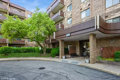 700 Wellington Ave #106, Elk Grove Village, IL 60007