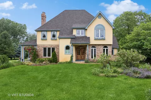 4404 S Nancy Dr, Crystal Lake, IL 60014