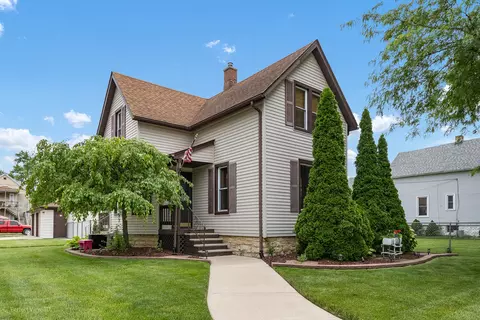 826 Vine St, Joliet, IL 60435