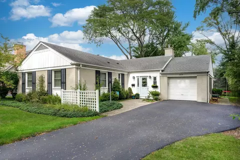 2238 Linneman St, Glenview, IL 60025