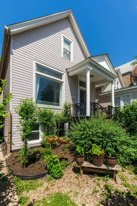 3018 N Christiana Ave, Chicago, IL 60618