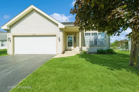 2327 Oakwood Dr, Belvidere, IL 61008