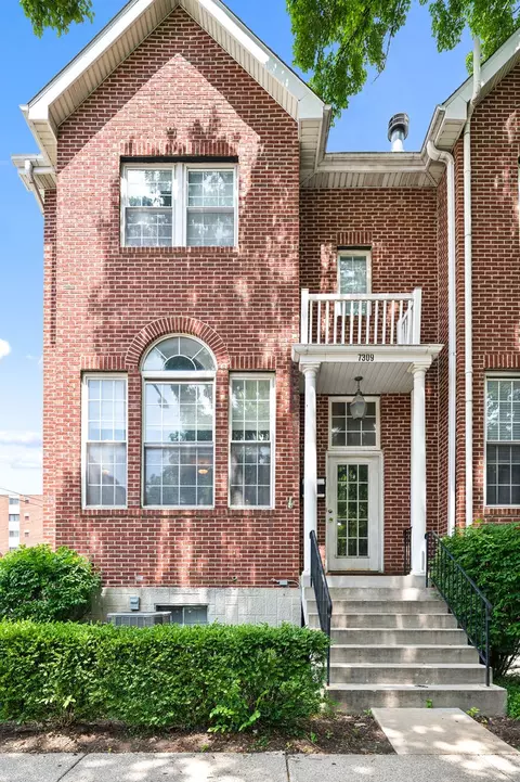 7309 Randolph St, Forest Park, IL 60130
