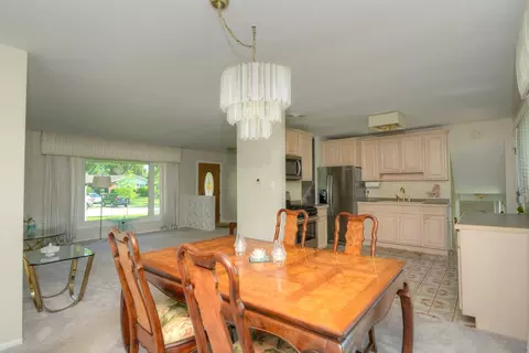 705 Hillcrest Blvd, Hoffman Estates, IL 60169 photo 8