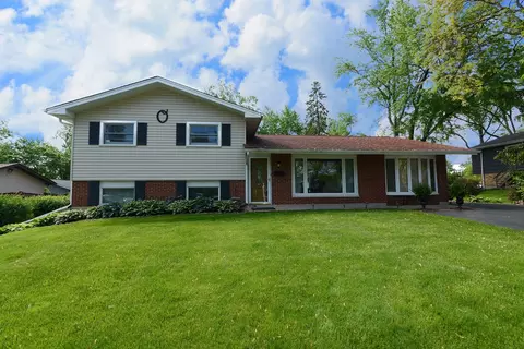 705 Hillcrest Blvd, Hoffman Estates, IL 60169