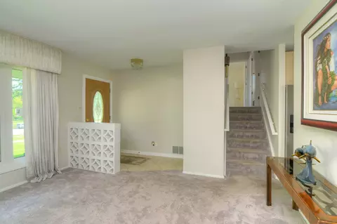 705 Hillcrest Blvd, Hoffman Estates, IL 60169 photo 14