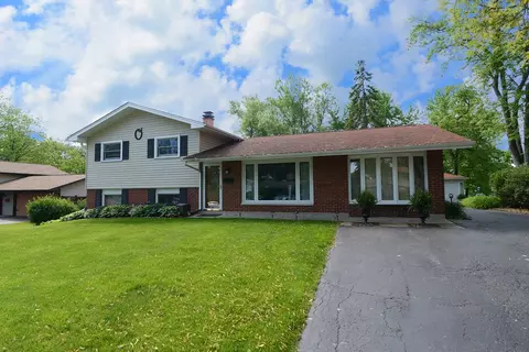 705 Hillcrest Blvd, Hoffman Estates, IL 60169 photo 3