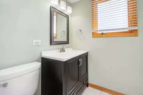 Bath - 1945 Oakdale Rd, Hoffman Estates, IL 60169 photo 1 of 2